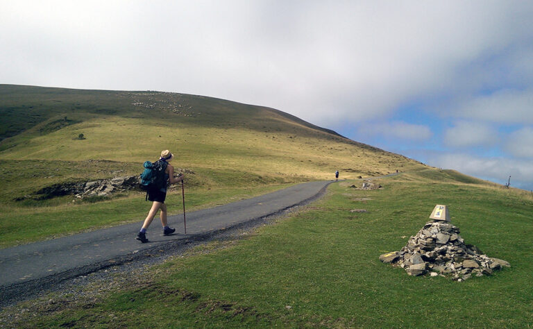 サンティアゴ・デ・コンポステーラ巡礼路の歴史と伝説カミーノのすべて