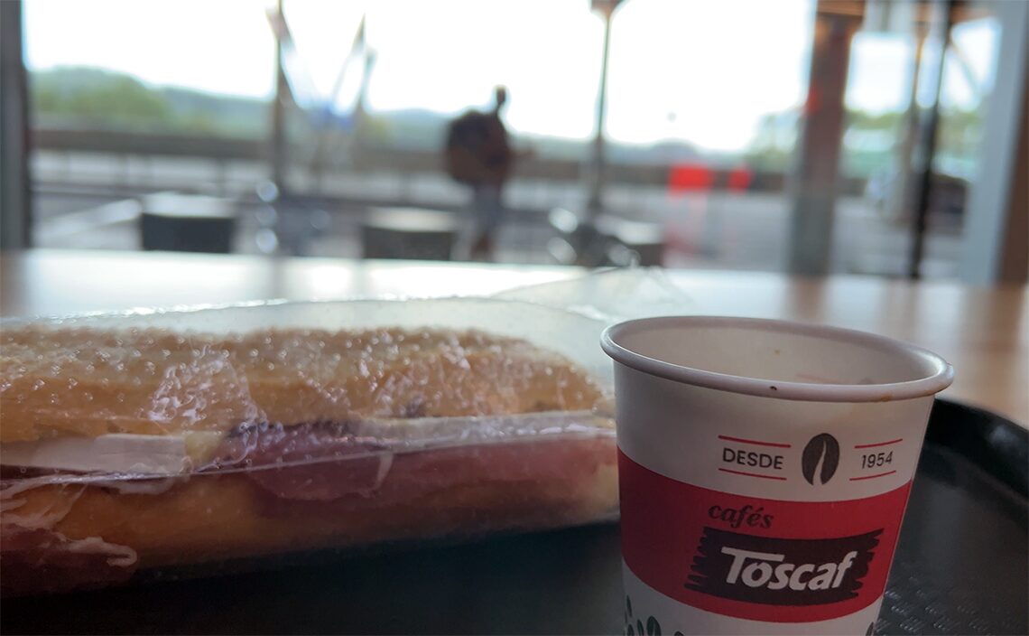 サンティアゴ・デ・コンポステーラ空港のカフェ