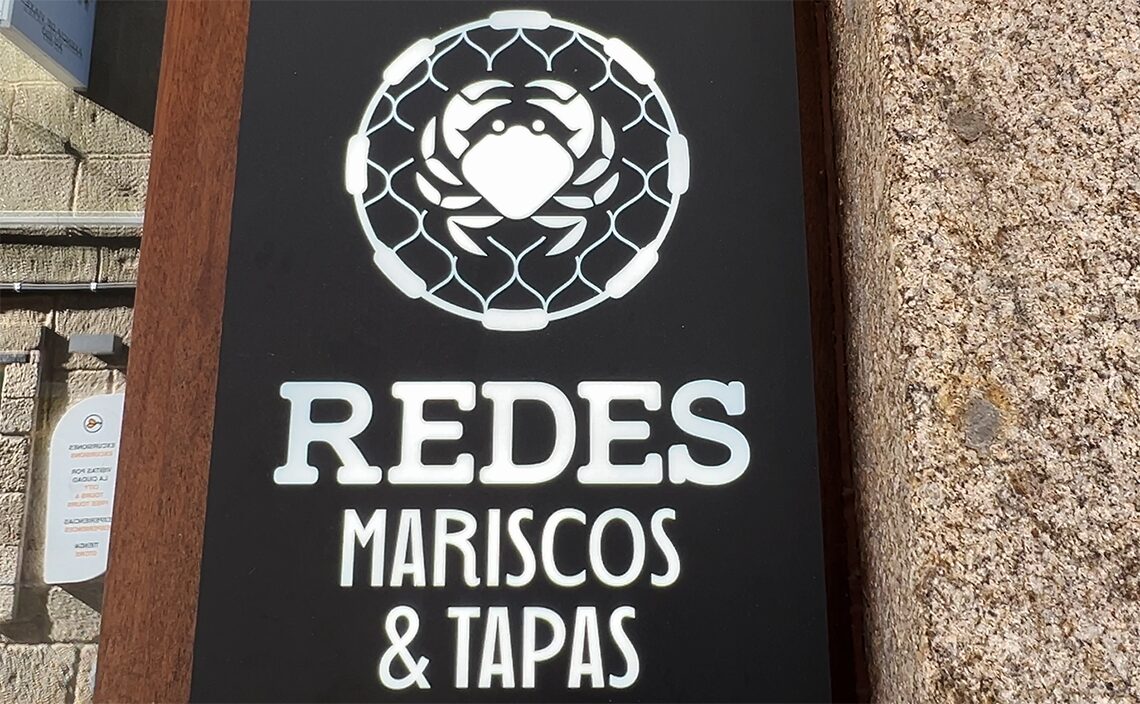 サンティアゴ・デ・コンポステーラ(Santiago de Compostela)タパス屋の看板