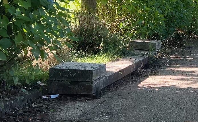 サンティアゴ・デ・コンポステーラ(Santiago de Compostela)カルロマグノ公園(Parque de Carlomagno)公園内のベンチ