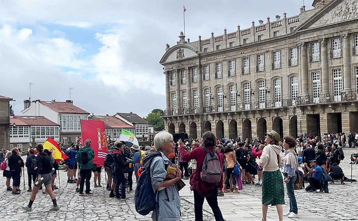 サンティアゴ・デ・コンポステーラ(Santiago de Compostela)パワースポットらしいので、ほとんど毎日訪れているサンティアゴ・デ・コンポステーラ大聖堂広場。祭りが近づくにつれ観光客も徐々に増えている。また聖地巡礼ウォーキングのゴールも、祭りの日を狙っている人が多い。