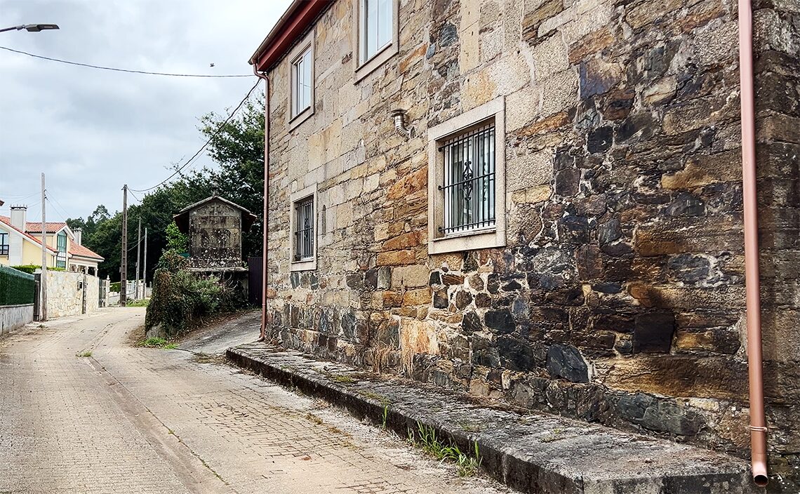 サンティアゴ・デ・コンポステーラ(Santiago de Compostela)観光客は知らない道