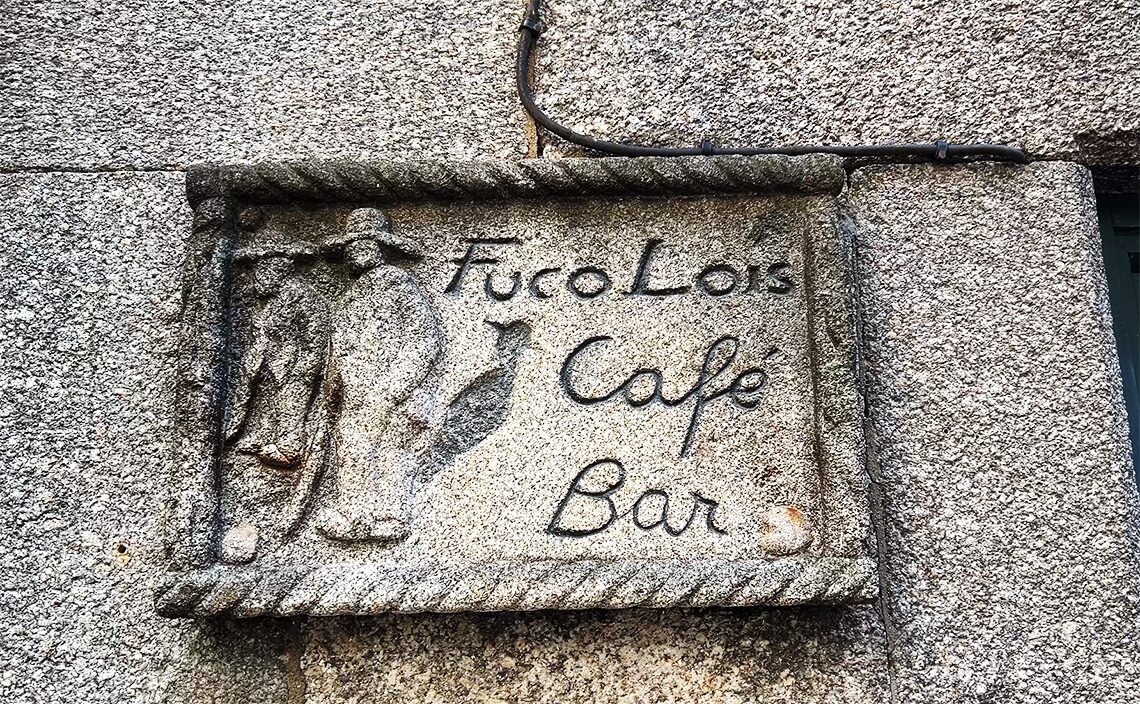サンティアゴ・デ・コンポステーラ(Santiago de Compostela)バルの看板。