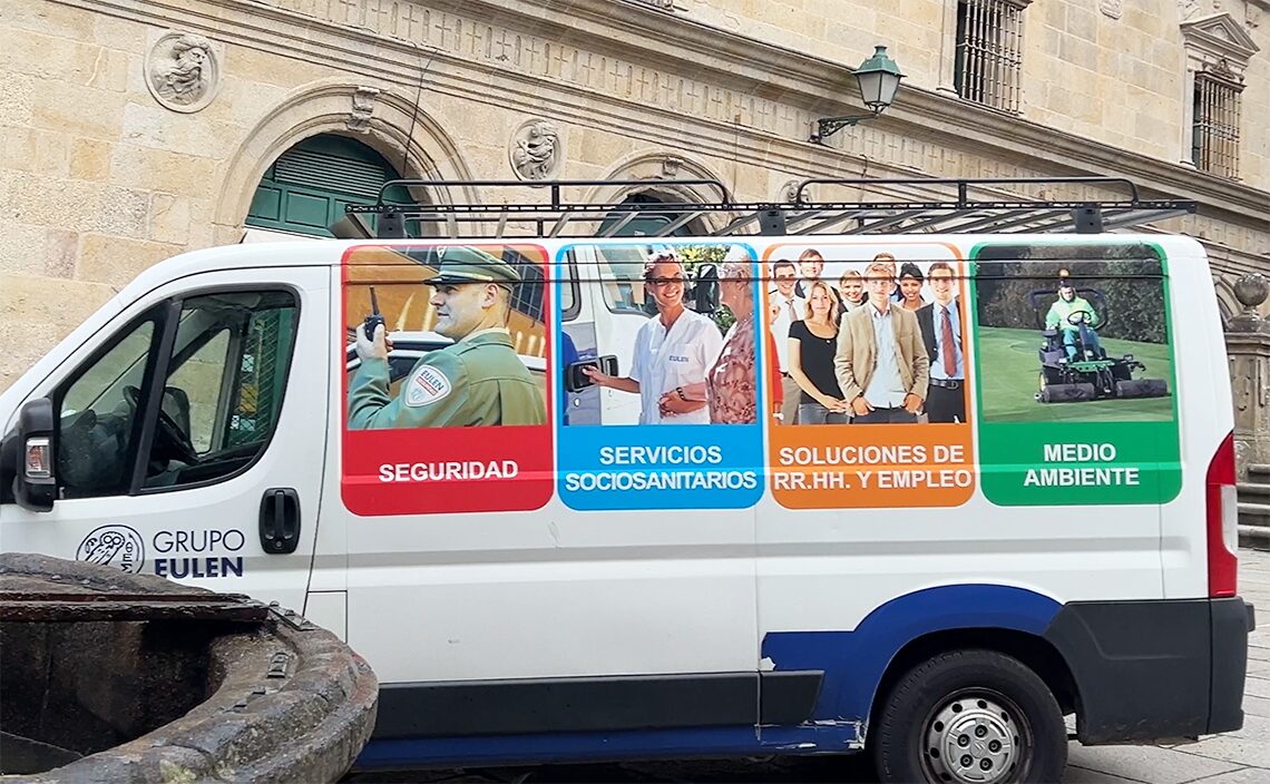 サンティアゴ・デ・コンポステーラ(Santiago de Compostela)警備、セキュリティ、医療・介護サービス、人材派遣、環境サービスなどを行っている企業の車
