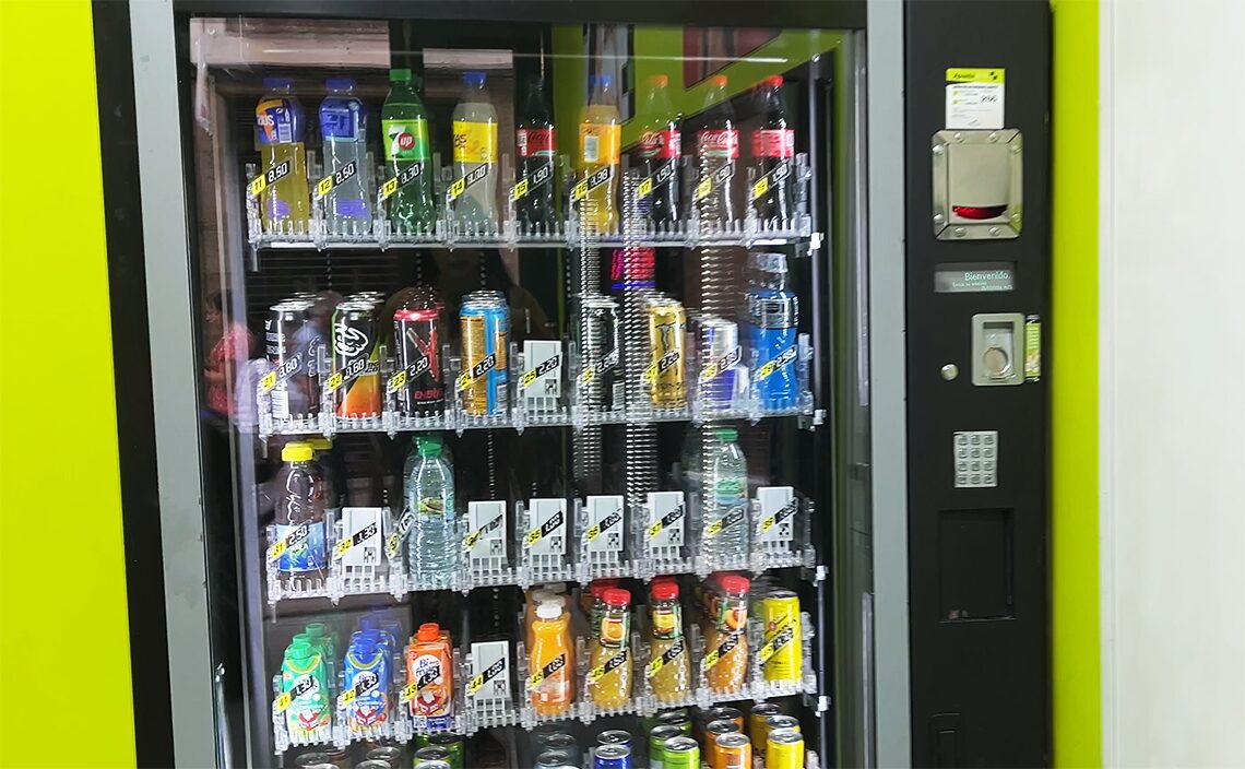 サンティアゴ・デ・コンポステーラ(Santiago de Compostela)スペインの自販機はおつりが出ないので、ピッタリの小銭の用意が必要。