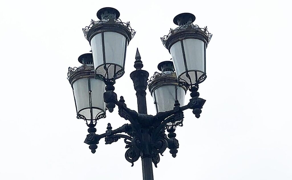 ア・コルーニャ（A Coruña）メインストリートの街燈。
