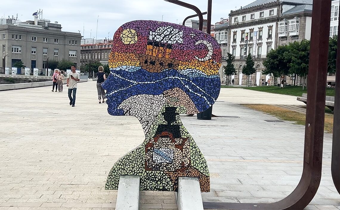 ア・コルーニャ（A Coruña）ア・コルーニャ出身のアーティストパブロ・ルビスコ（Pablo Rubisco）制作「カベサ・デ・アトランテ（Cabeza de Atlante）」という名のモザイク彫刻