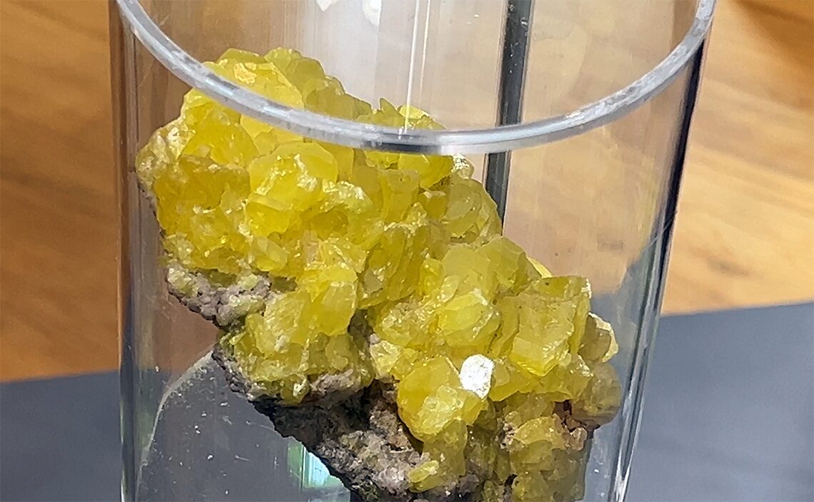 サンティアゴ・デ・コンポステーラ(Santiago de Compostela)の自然史博物館・USC ~ Museo de Historia Natural サルファー(硫黄)