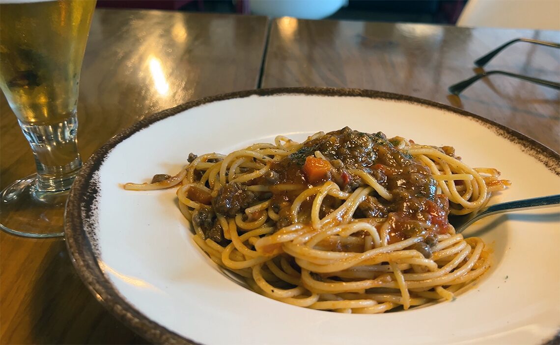 サンティアゴ・デ・コンポステーラ(Santiago de Compostela)パスタ&ピザのチェーン店でスパゲティボロネーゼ&ビール