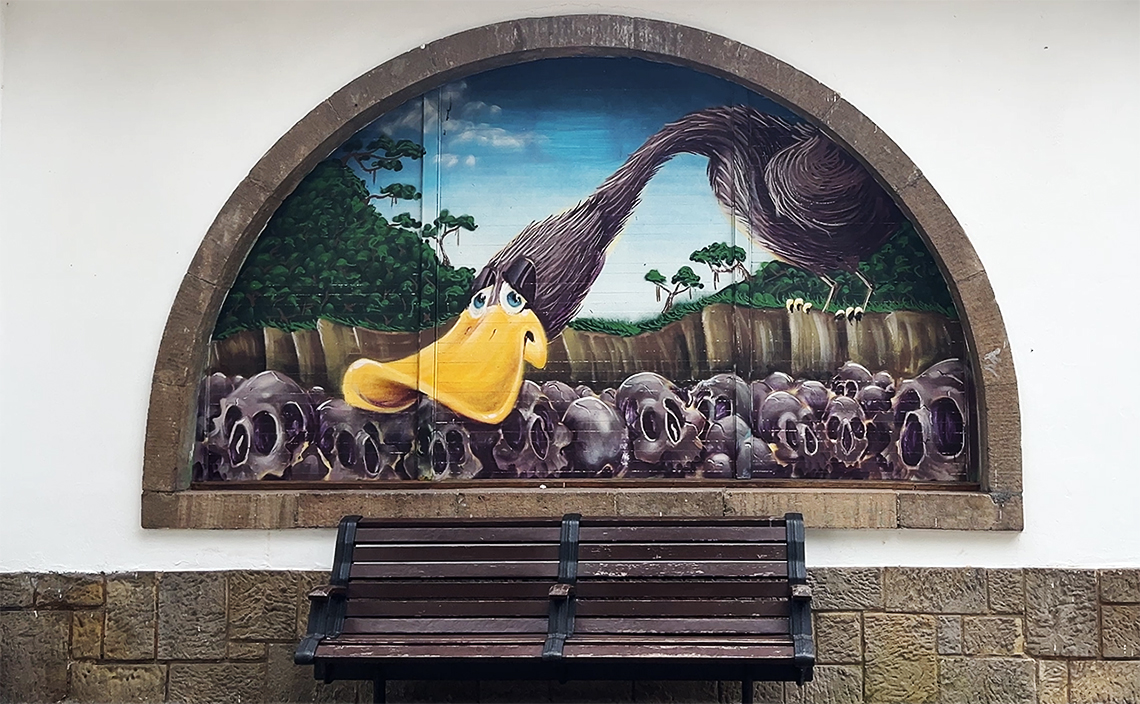 オビエド  oviedo カンポ・デ・サン・フランシスコ（Campo de San Francisco）公園内にあるカフェ「La Granja」の壁画