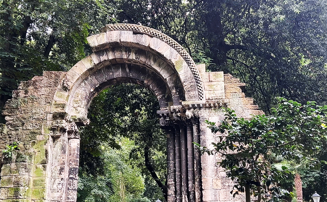 オビエド  oviedo カンポ・デ・サン・フランシスコ（Campo de San Francisco）