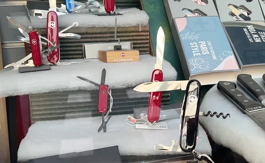 ヒホン（Gijón / スペイン）アーミーナイフのディスプレイ