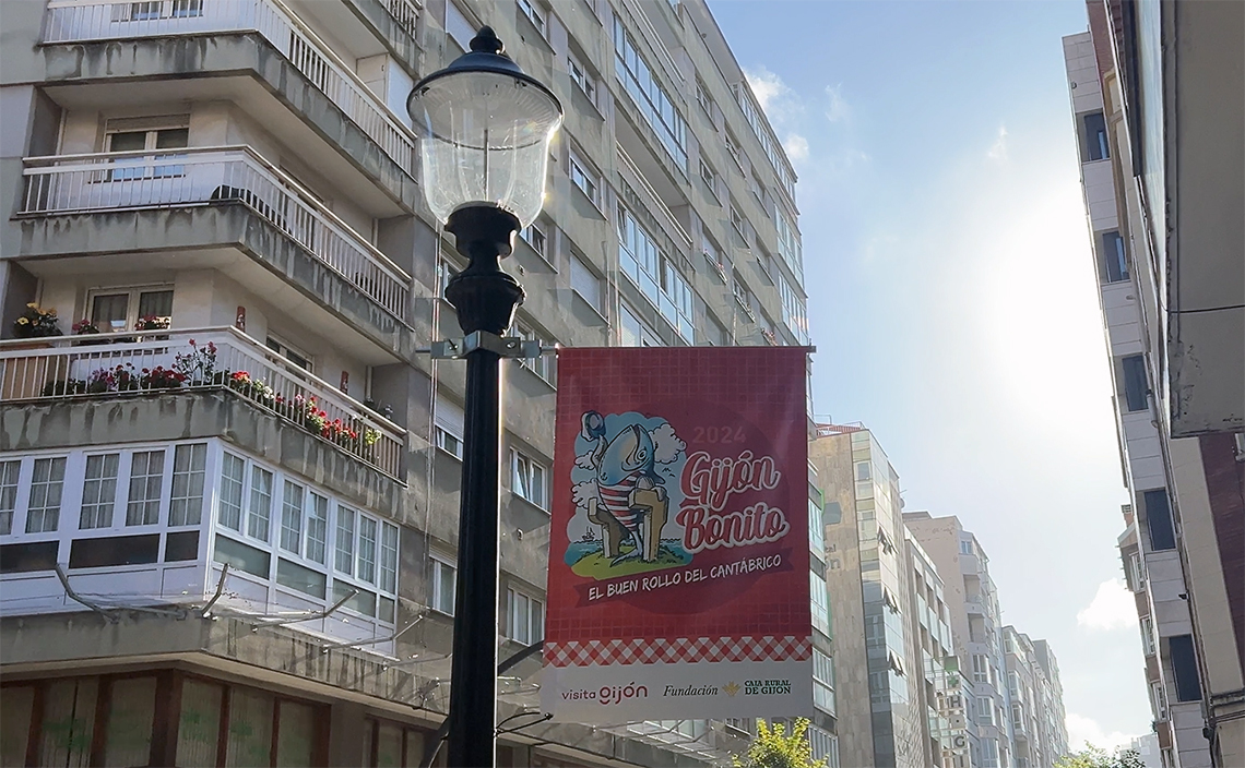 ヒホン（Gijón / スペイン）10代向けの無料イベントのフラッグ