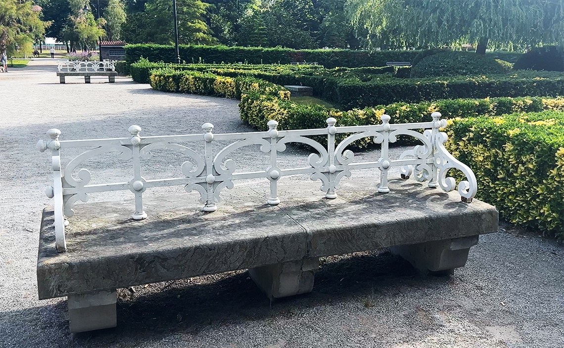 ヒホン（Gijón / スペイン）Parque de Moreda公園のベンチ