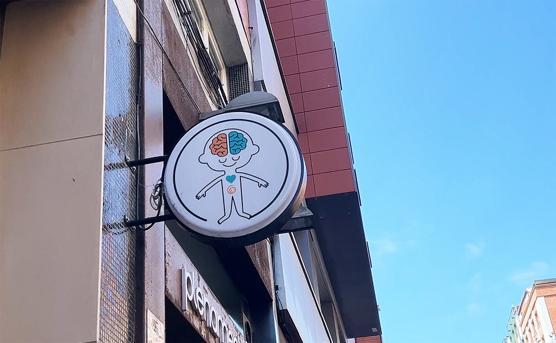 ヒホン（Gijón / スペイン）診療内科クリニックの看板
