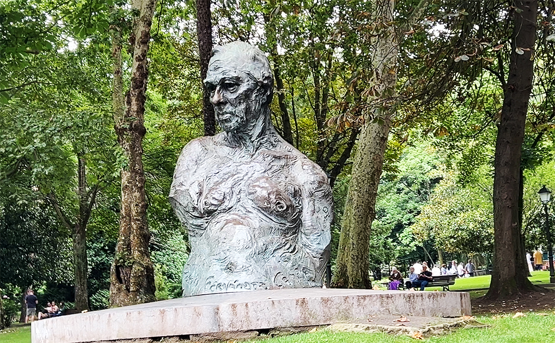 オビエド  oviedo カンポ・デ・サン・フランシスコ（Campo de San Francisco）パウリーノ・ビセンテ（Paulino Vicente）の胸像