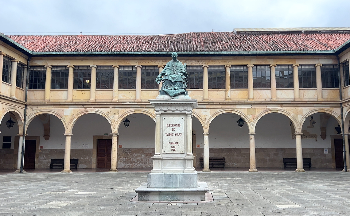 オビエド  oviedo オビエド大学（Universidad de Oviedo）