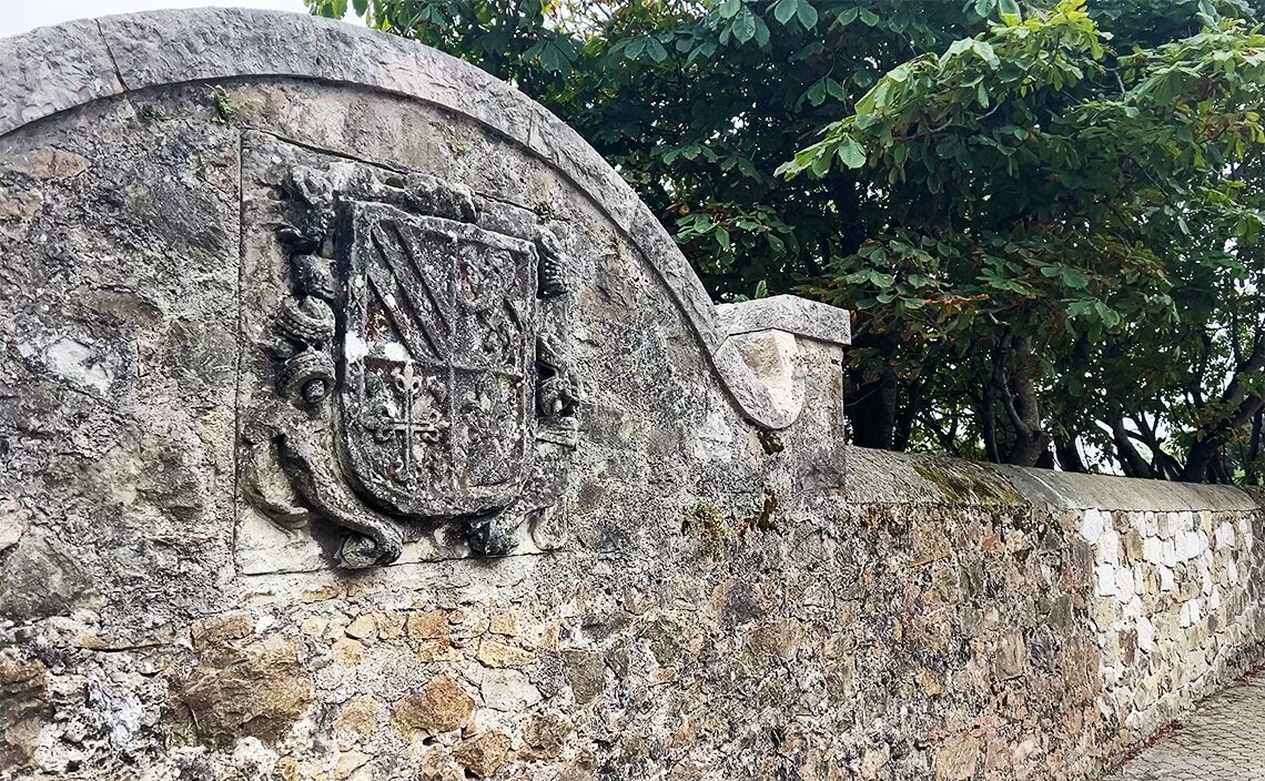 サンタンデール Santanderマタレーニャス公園（Parque de Mataleñas）スペイン王国の古い紋章
