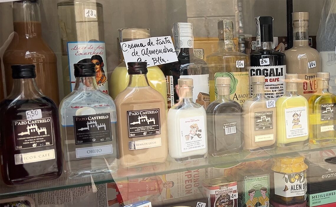 サンティアゴ・デ・コンポステーラ(Santiago de Compostela)主にガリシア地方で製造されている伝統的なリキュールやお酒
