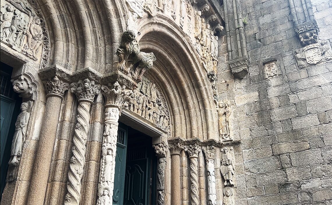 サンティアゴ・デ・コンポステーラ Santiago de Compostela サンタ・マリア・ラ・レアル・デ・サール教会(Colegiata de Santa María la Real de Sar)