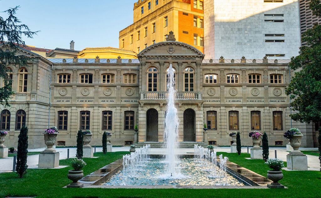 パンプローナ -Pamplona(スペイン)パンプローナ市庁舎 (Ayuntamiento de Pamplona)
