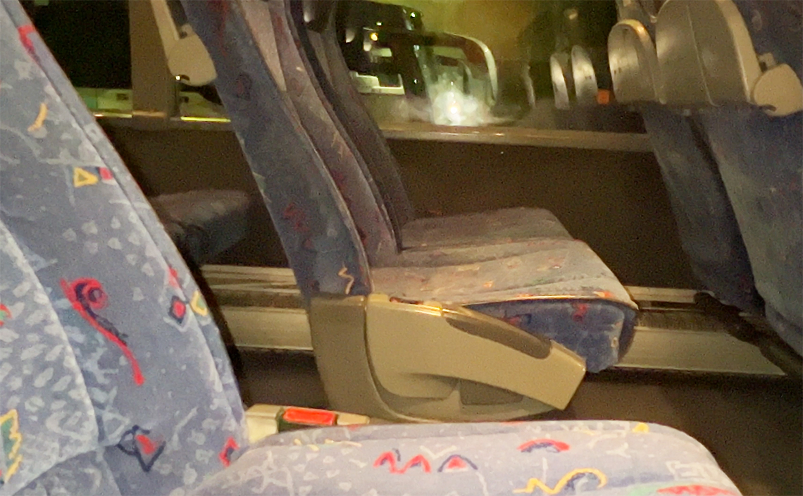 日本のバスと比較すると、かなりゆったりめ。