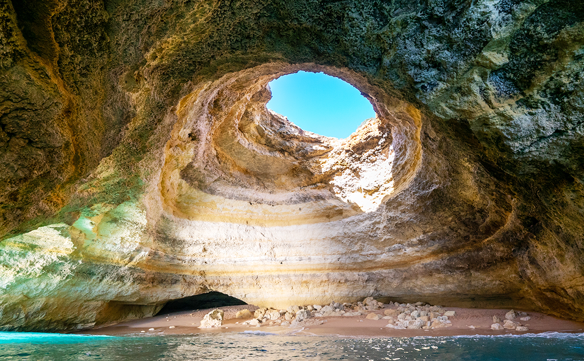 ポルトガル ベナジル洞窟(Gruta de Benagil)