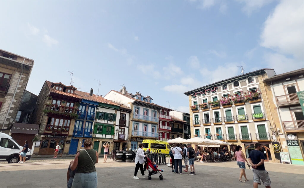 オンダリビア -Hondarribia（スペイン）アルマス広場（Plaza de Armas）