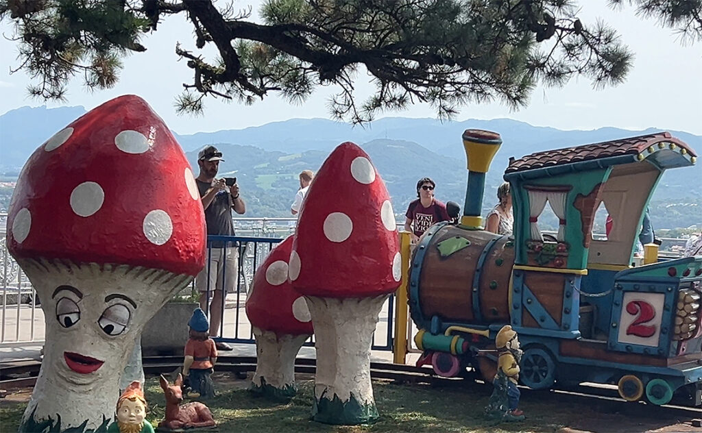 サンセバスチャン (スペイン) – San Sebastián(Spain)モンテ・イゲルド展望台にある遊園地「Parque de Atracciones Monte Igueldo」