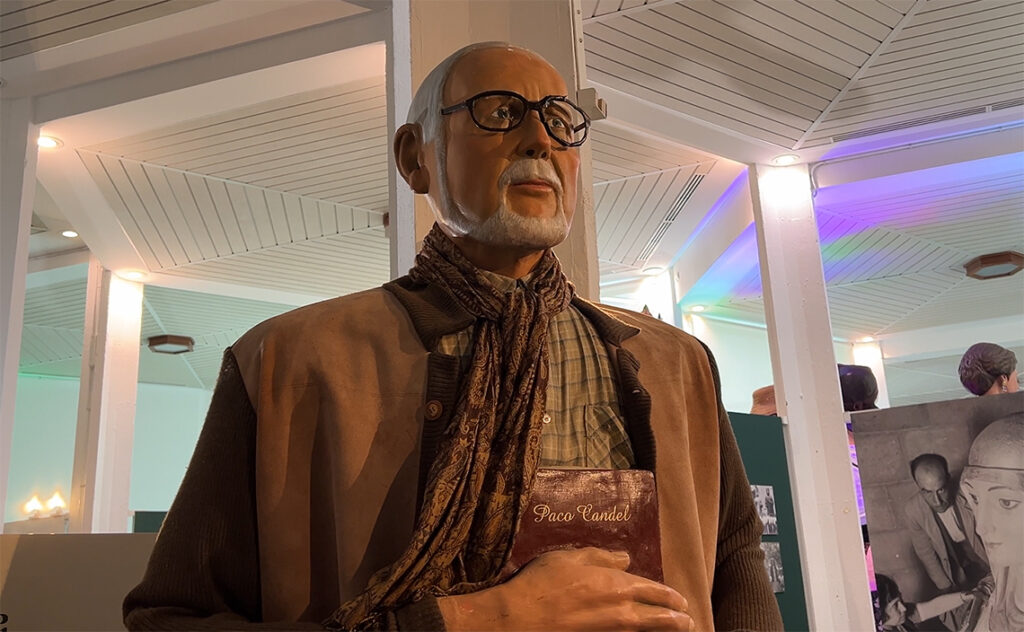 バルセロナ Museu Etnològic de Barcelona 民族学博物館 カタルーニャの社会統合に貢献した作家パコ・カンデルをモデルにした人型。