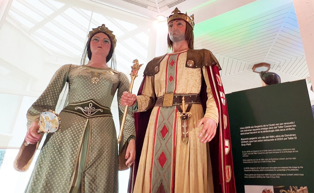 バルセロナ Museu Etnològic de Barcelona 民族学博物館 青ひげの王と王妃の人形。