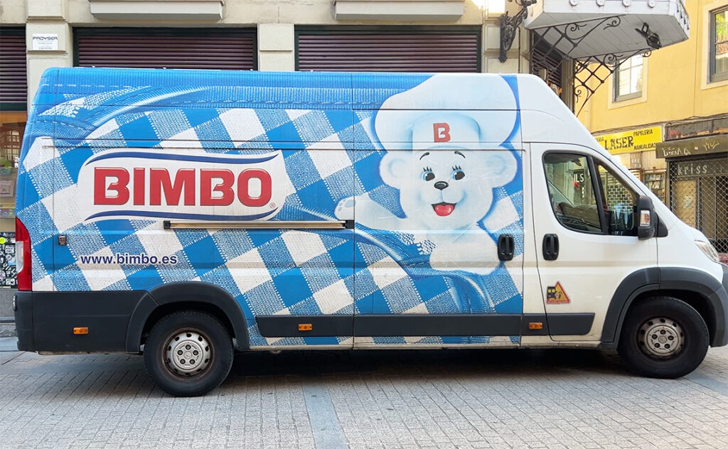ビルバオ Bilbao スペインで有名なパンメーカー「BIMBO（ビンボ）」の配送車。スーパーや商店では必ず見かける国民的なブランド。
