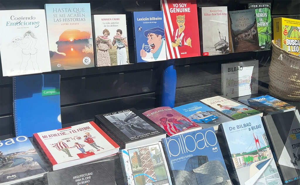 ビルバオ Bilbao 書店のショーウィンドウ。