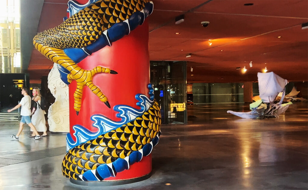 ビルバオ Bilbao アスクナ・セントロア(Azkuna Zentroa-Alhóndiga Bilbao)