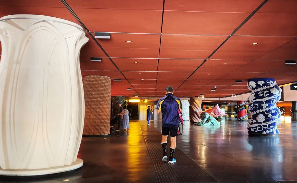 ビルバオ Bilbao アスクナ・セントロア(Azkuna Zentroa-Alhóndiga Bilbao)