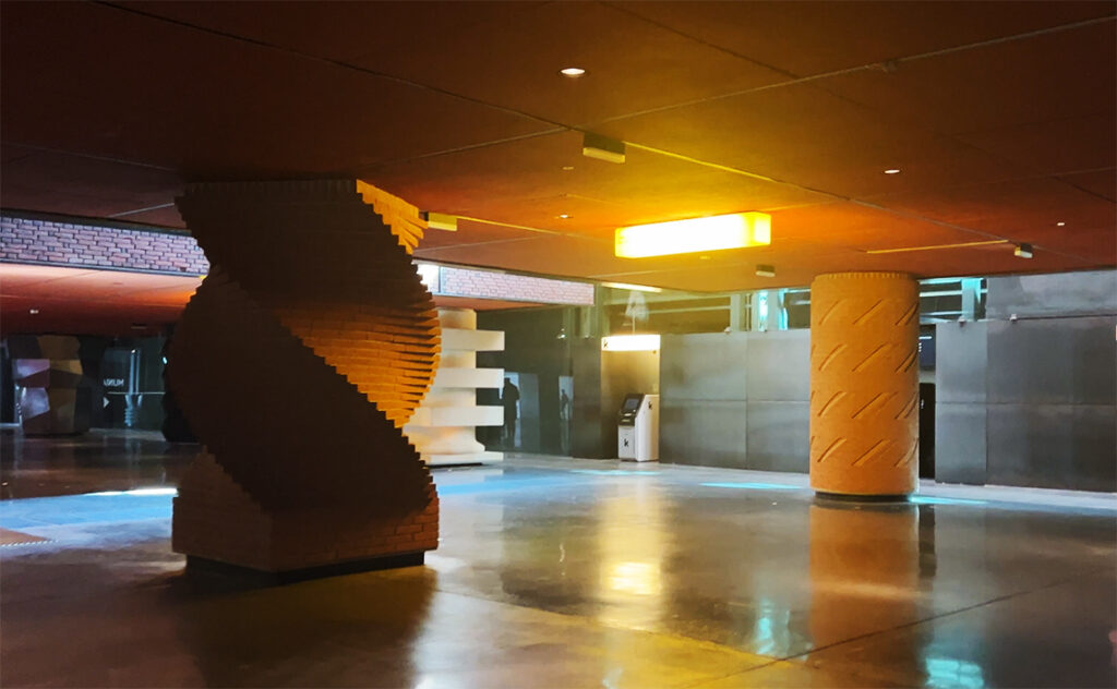 ビルバオ Bilbao アスクナ・セントロア(Azkuna Zentroa-Alhóndiga Bilbao)