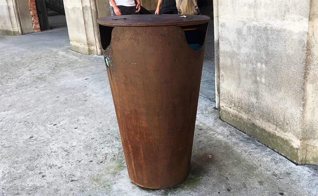 ビルバオ Bilbao アスクナ・セントロア(Azkuna Zentroa-Alhóndiga Bilbao)