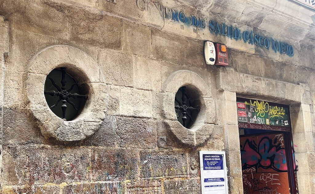 ビルバオ Bilbao 旧診療所の外壁。