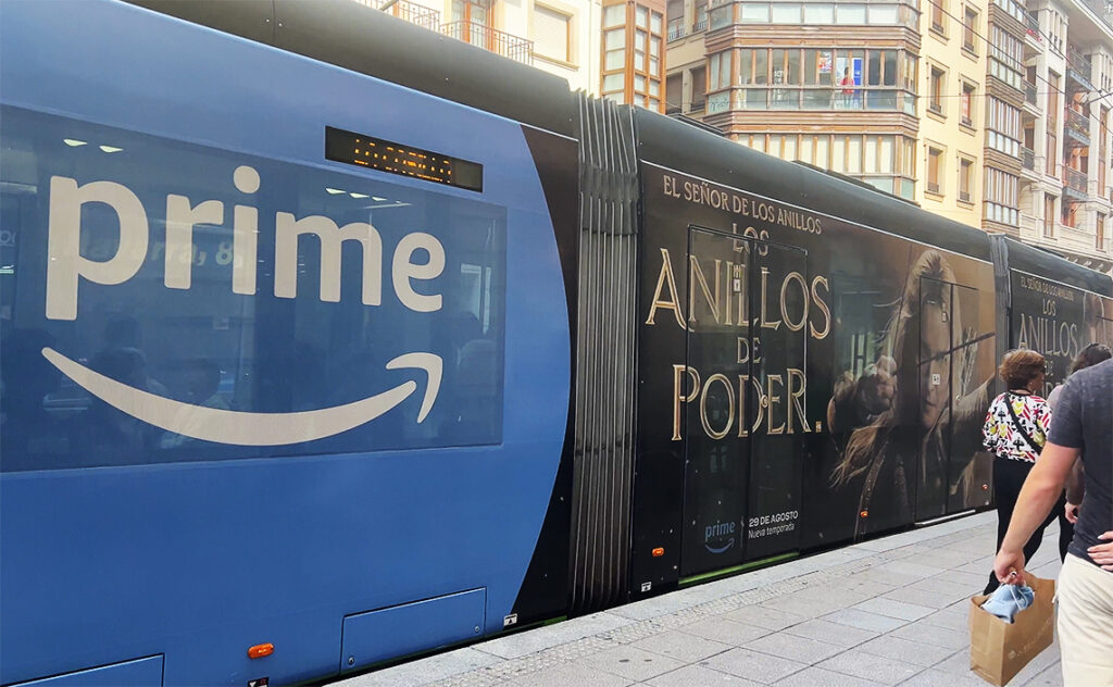 ビルバオ Bilbao ラッピング電車。