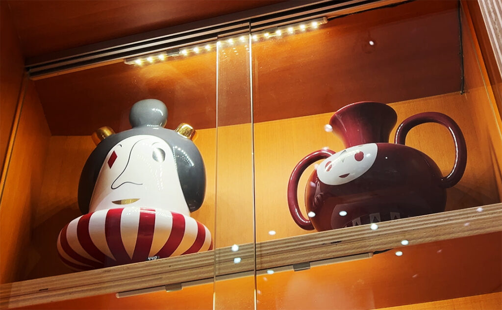 ビルバオ Bilbao ビルバオ・グッゲンハイム美術館（Guggenheim Bilbao Museoa） スペイン出身のデザイナー、ハイメ・アジョン（Jaime Hayon）のピッチャー。