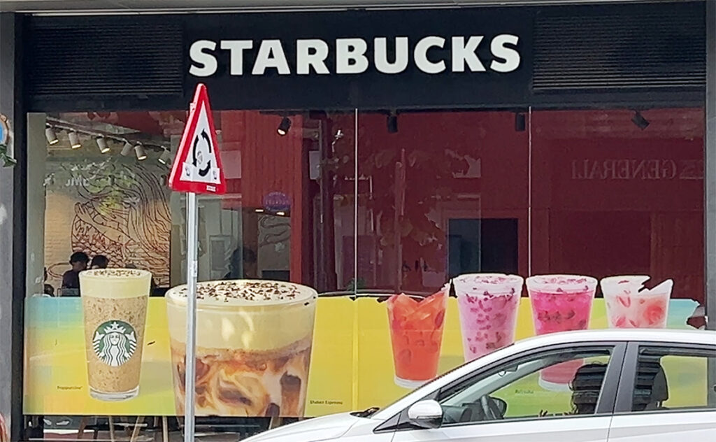 ビルバオ Bilbao ビルバオのスタバ。ラインナップが日本とは全く違う。