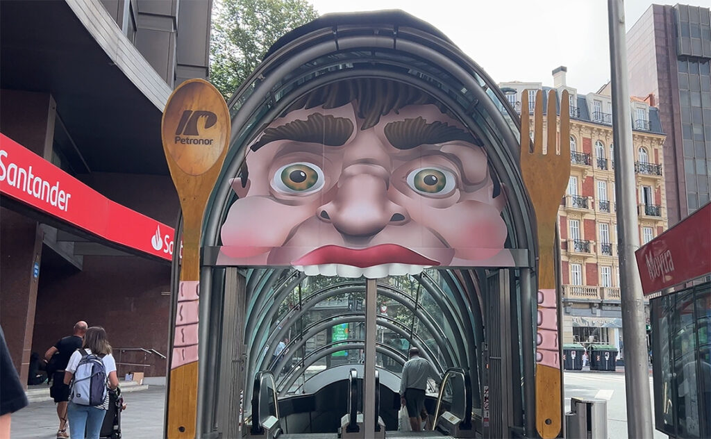 ビルバオ Bilbao 地下鉄モユア駅の入口。