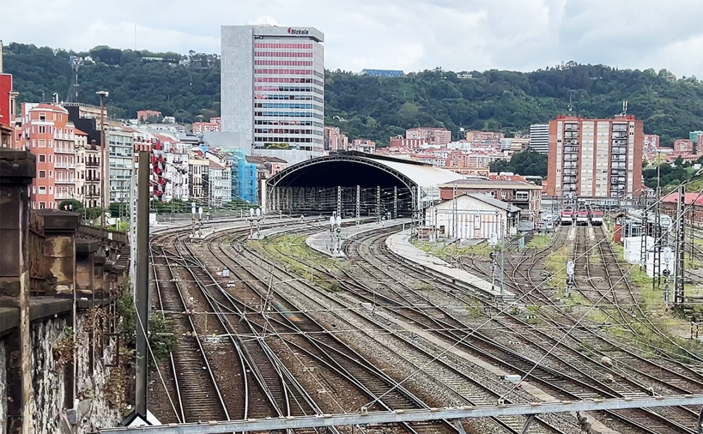 ビルバオ Bilbao アバンド駅（ビルバオ・アバンド・インダルヘンシア駅）