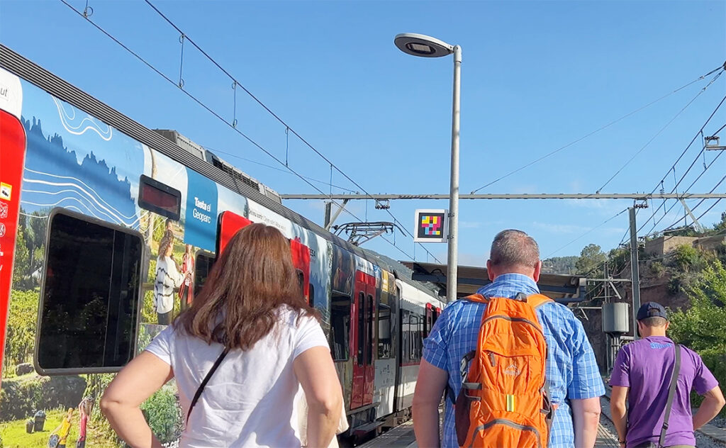 バルセロナ モンセラット(Montserrat)モンセラット登山鉄道の始発駅であるモニストロル・ド・モンセラット駅のホーム。