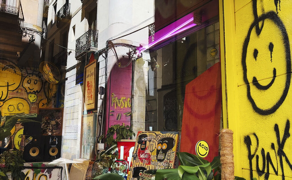 バルセロナ現代美術館(MACBA: Museu d'Art Contemporani de Barcelona) 観光都市における異質な公共空間