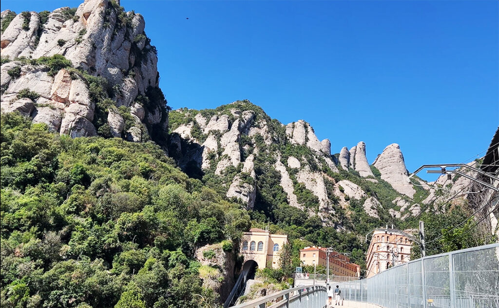 バルセロナ モンセラット(Montserrat)修道院エリアからサン・コバ(聖洞窟)方面へ続く遊歩道からの眺望。