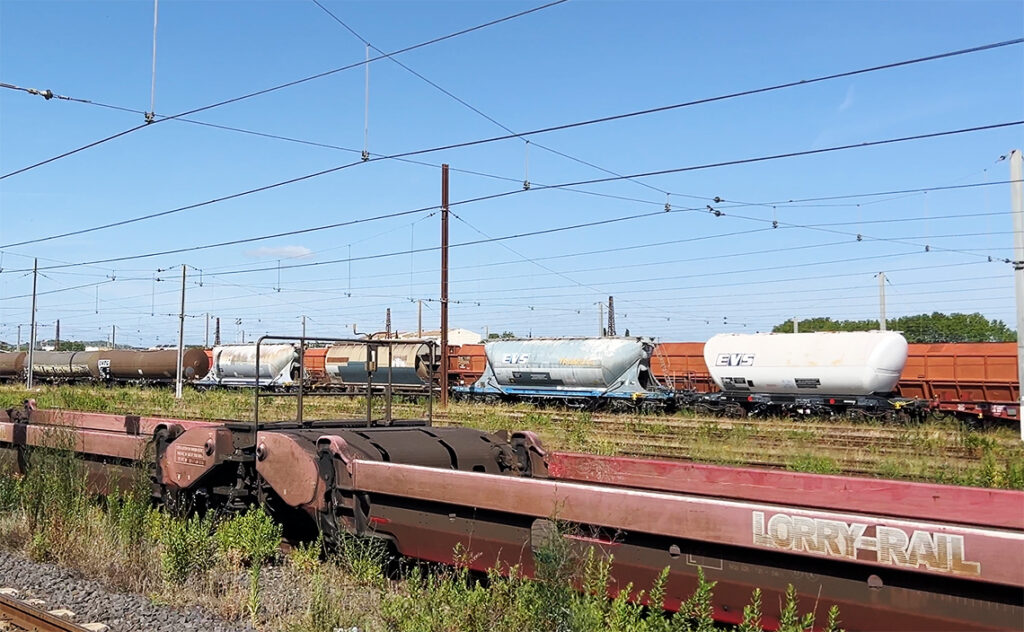 フランス(France) ナルボンヌ(Narbonne) 欧州で盛んな「モーダルシフト(トラック輸送を鉄道に切り替えること)」を象徴するLORRY-RAIL(ロリー・レール)の貨車