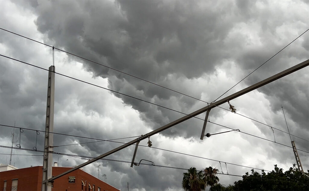 タラゴナ　Tarragona　コントラストの強いドラマチックな積乱雲や乱層雲が形成されることがよくある。