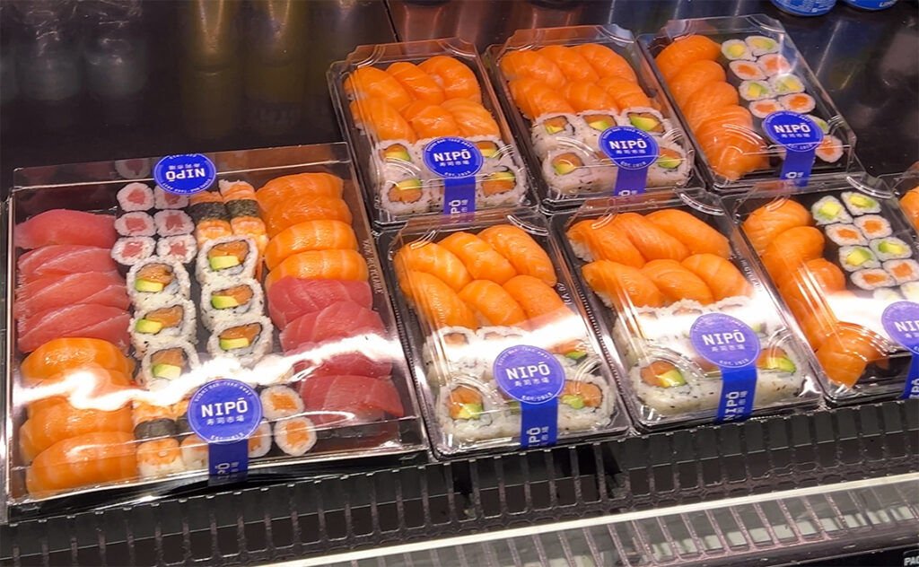 タラゴナ　Tarragona　セントラル・デ・タラゴナ市場（Mercat Central de Tarragona）スペインではノルウェー産のサーモンが流通しており人気がある