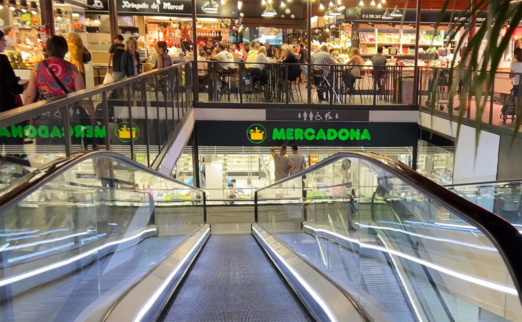 タラゴナ　Tarragona　セントラル・デ・タラゴナ市場（Mercat Central de Tarragona）地下にはスペインで有名なスーパーマーケットチェーンMERCADONAが